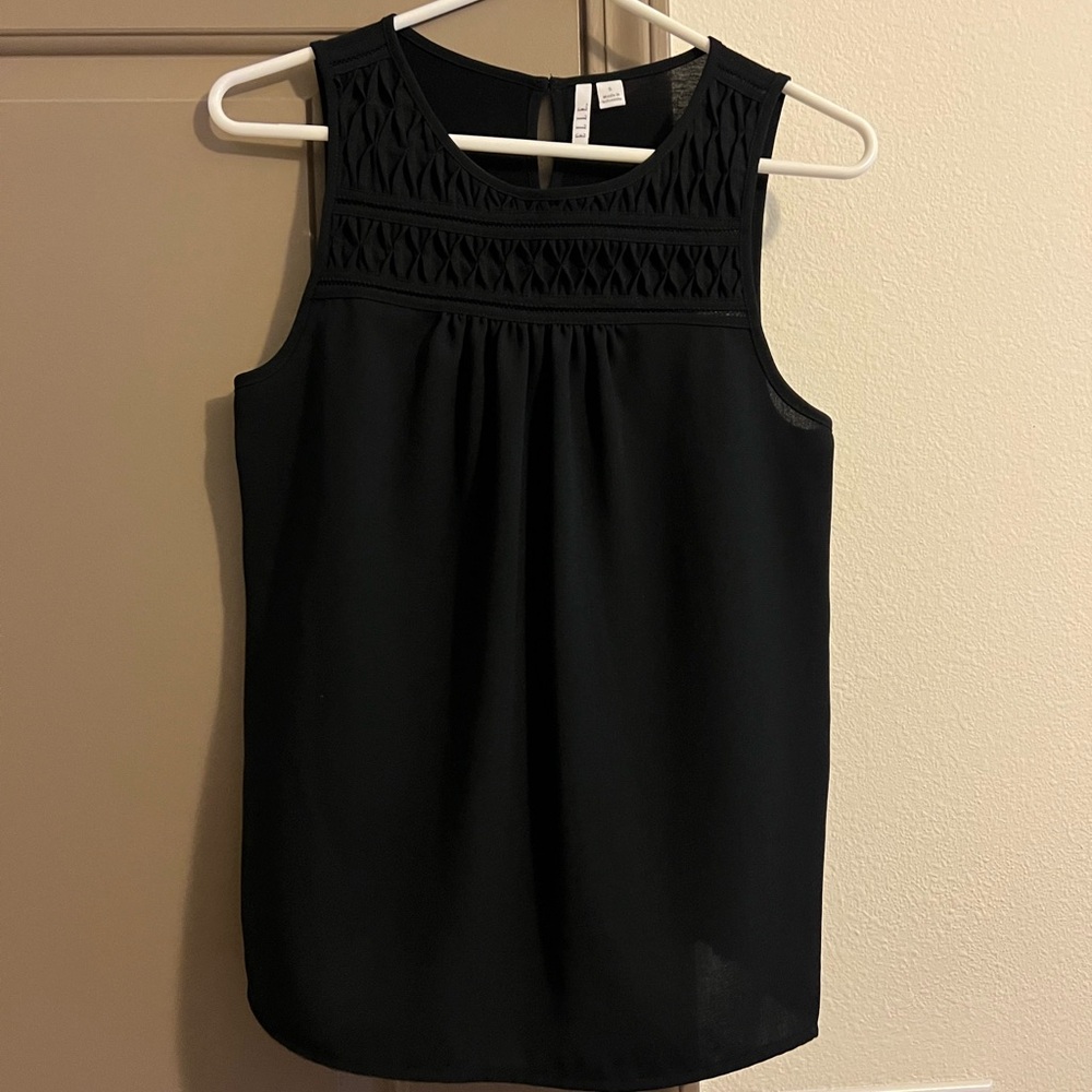 Black Textured Sleeveless Blouse/Tank Top